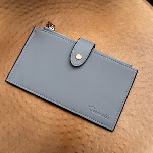Travelambo Women’s Multicard Wallet with Gold Tone zippers | NWOT